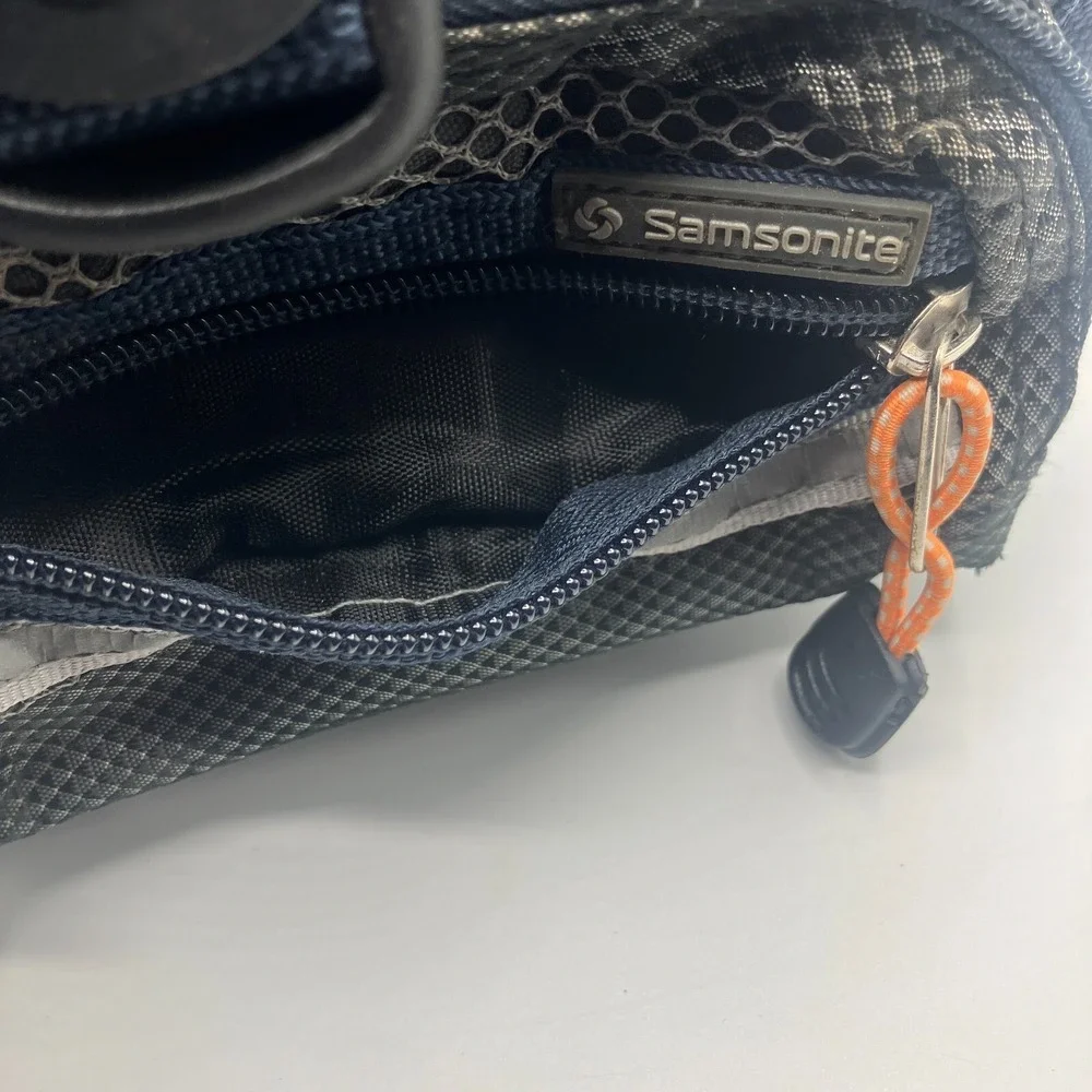 Samsonite (SB609BLU) Blue Multi-Pocket Digital Camera Bag w/ Compass No‎ Strap